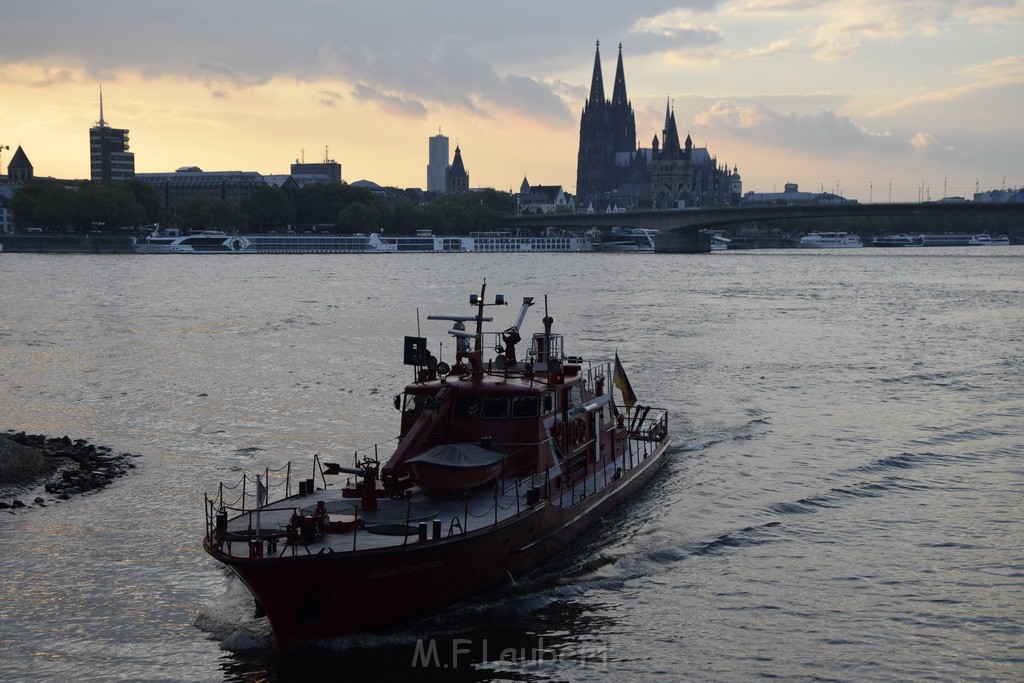 PRhein Koeln Porz Ensen Schwimmer untergegangen P184.JPG - Miklos Laubert